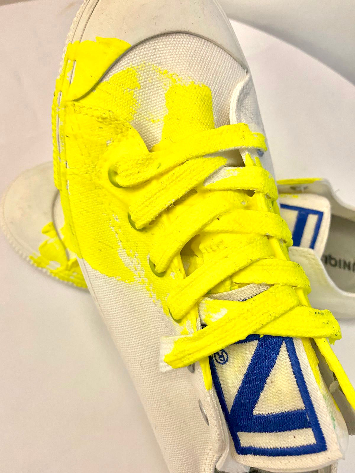 INTERVENED WHITE SNEAKERS X ALDO CHAPARRO
