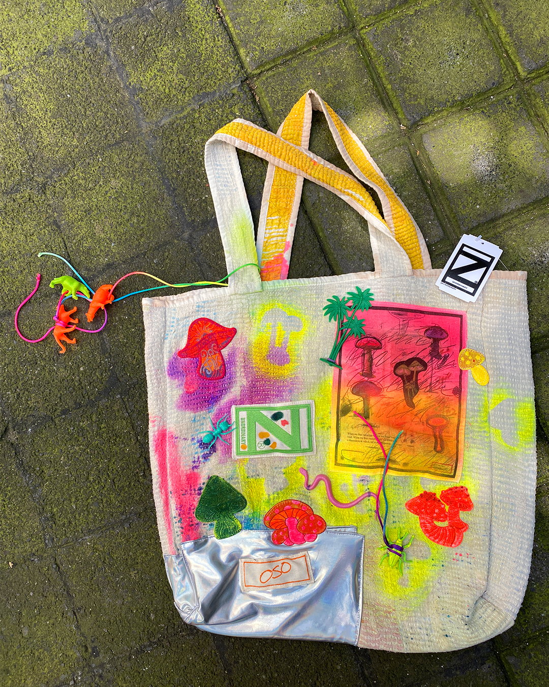 Ivory Unique Oso Parado Tote Bag