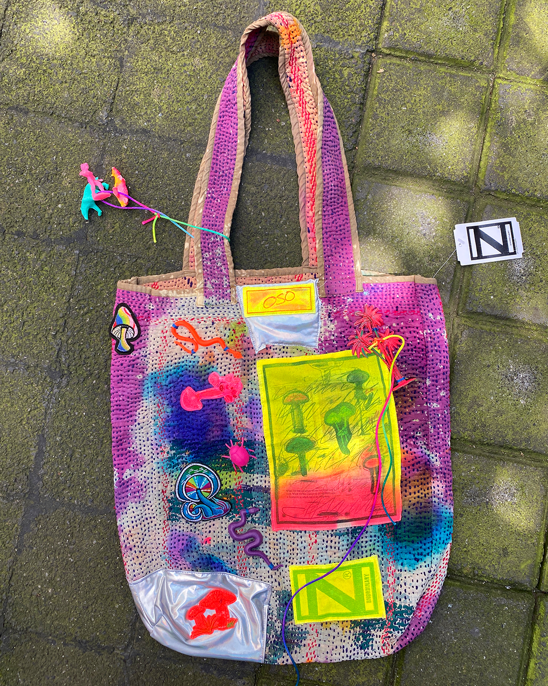 Violet Unique Oso Parado Tote Bag